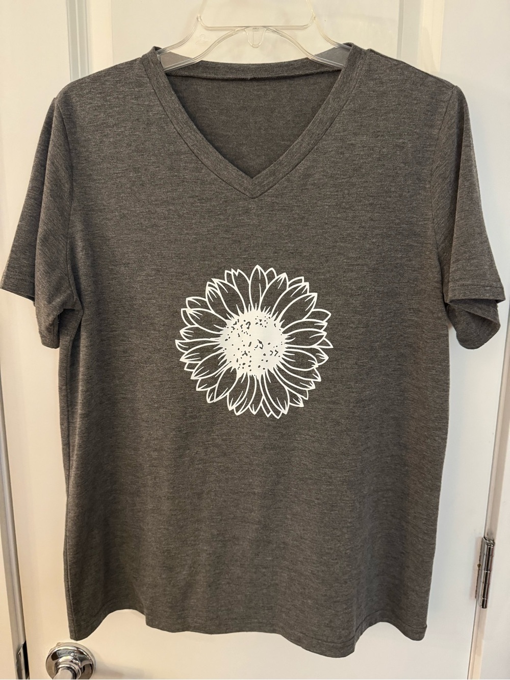 Gray V-Neck Tee with White Sunflower Graphic, Size Medium
